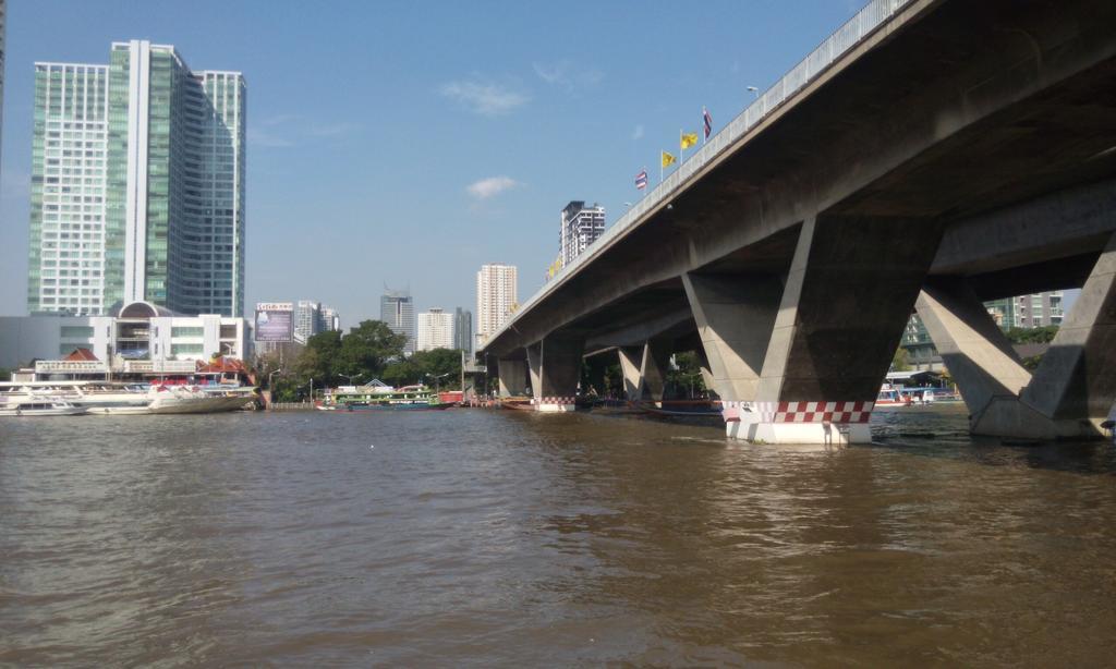 Baan Sathorn Riverfront Bangkok Room photo